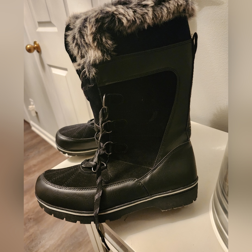 Universal Thread Women's 3/4 boots leather upper, Faux fur linning size 11